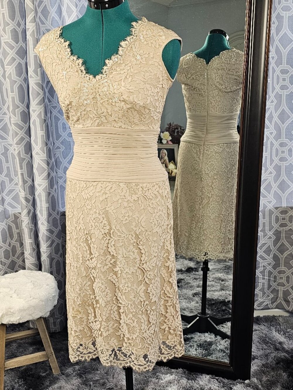 Tadashi Shoji Cream Corded Lace V‑Neck Cocktail Dress – UK 6 (US 2 / XS)